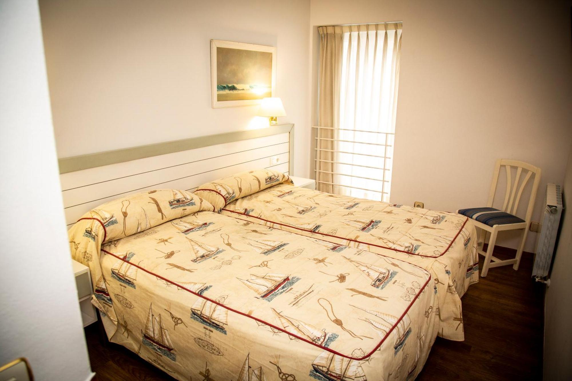 Hotel Isabel Cudillero Zimmer foto