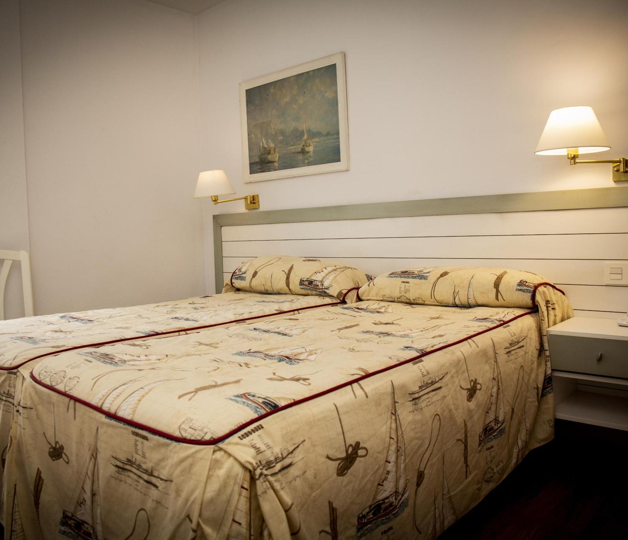 Hotel Isabel Cudillero Zimmer foto